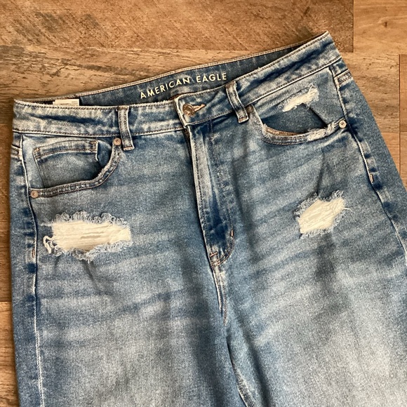 American Eagle Distressed Blue Jeans - Picture 3 of 8